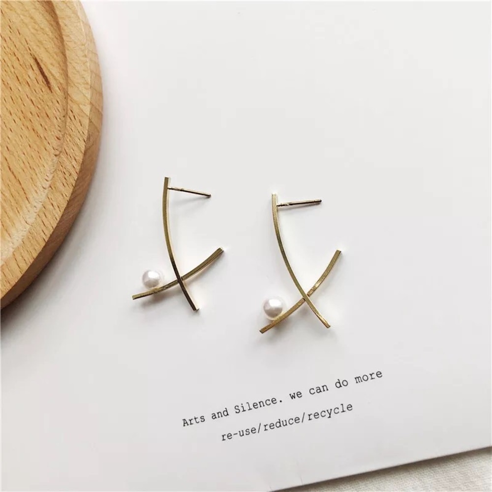 Gold Earring With Pearl Details